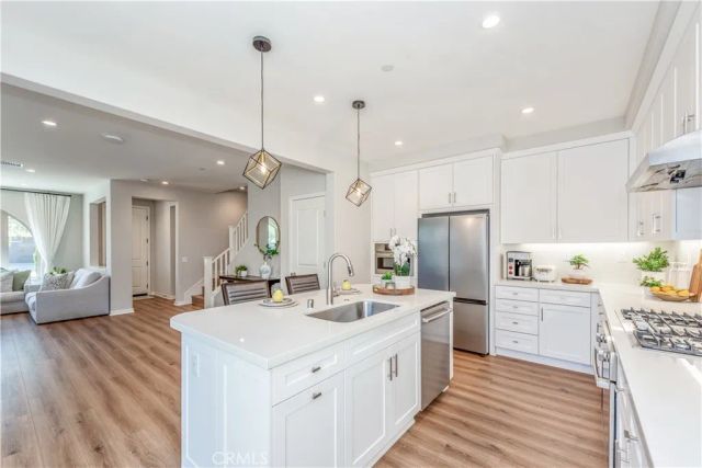 152 Sunnyside, Irvine, CA 92618