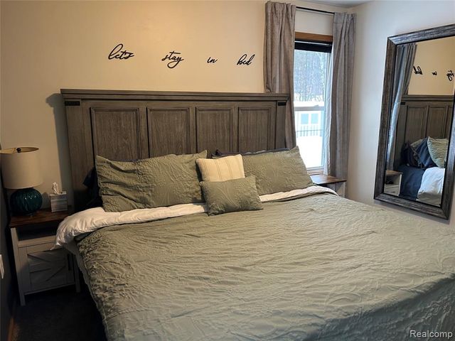 9642 Hummingbird Ct, Howard City, MI 49329