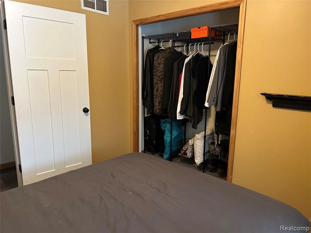 9642 Hummingbird Ct, Howard City, MI 49329