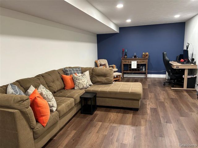 9642 Hummingbird Ct, Howard City, MI 49329
