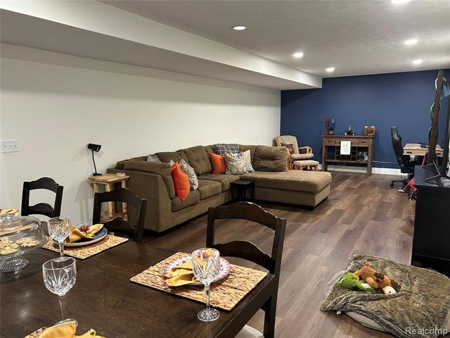 9642 Hummingbird Ct, Howard City, MI 49329