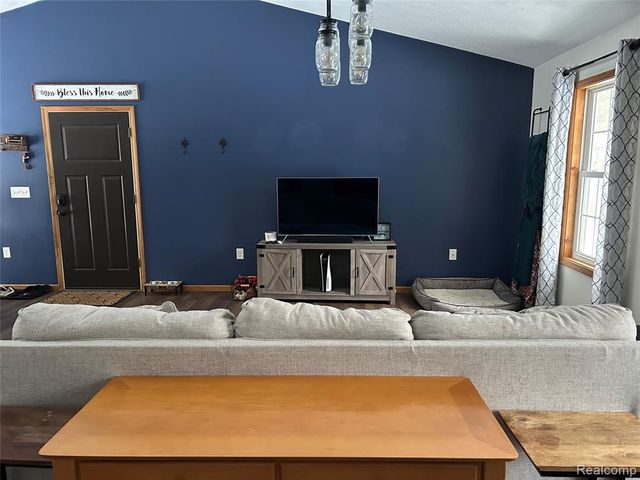 9642 Hummingbird Ct, Howard City, MI 49329