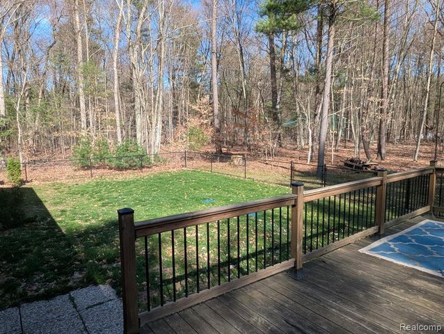 9642 Hummingbird Ct, Howard City, MI 49329