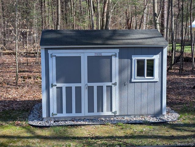 9642 Hummingbird Ct, Howard City, MI 49329