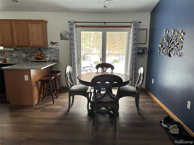 9642 Hummingbird Ct, Howard City, MI 49329