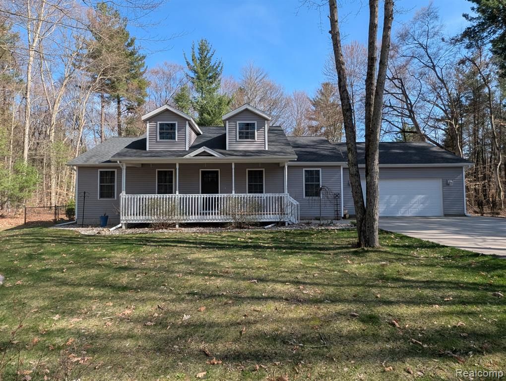 9642 Hummingbird Ct, Howard City, MI 49329