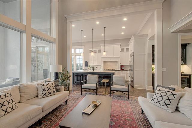 2813 W 91st Street, Leawood, KS 66206