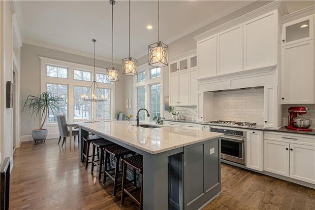 2813 W 91st Street, Leawood, KS 66206