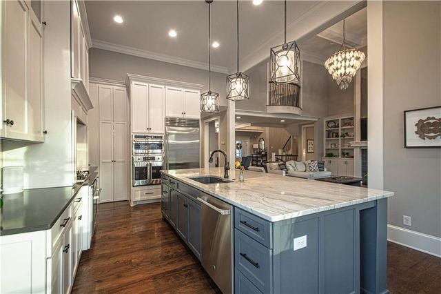 2813 W 91st Street, Leawood, KS 66206