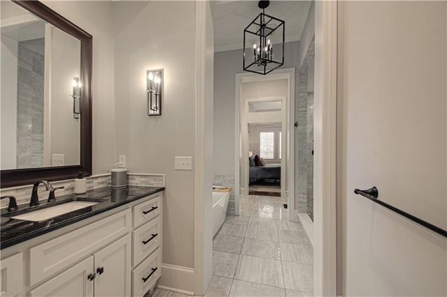 2813 W 91st Street, Leawood, KS 66206