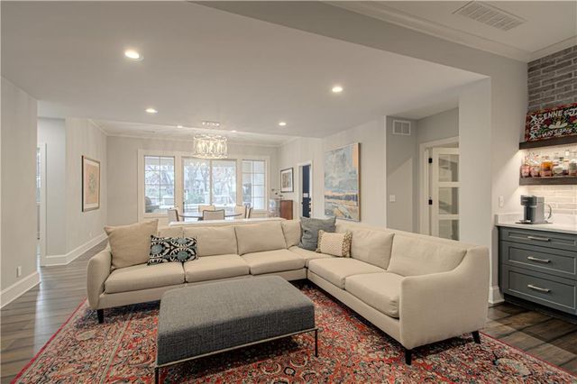 2813 W 91st Street, Leawood, KS 66206