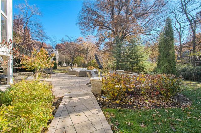 2813 W 91st Street, Leawood, KS 66206