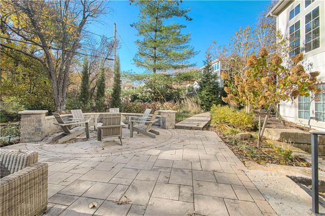 2813 W 91st Street, Leawood, KS 66206