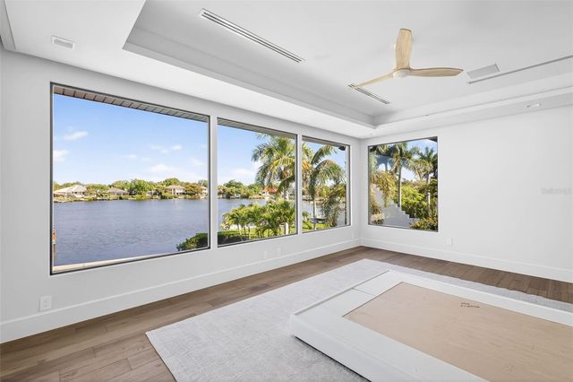 460 COFFEE POT RIVIERA NE, St Petersburg, FL 33704