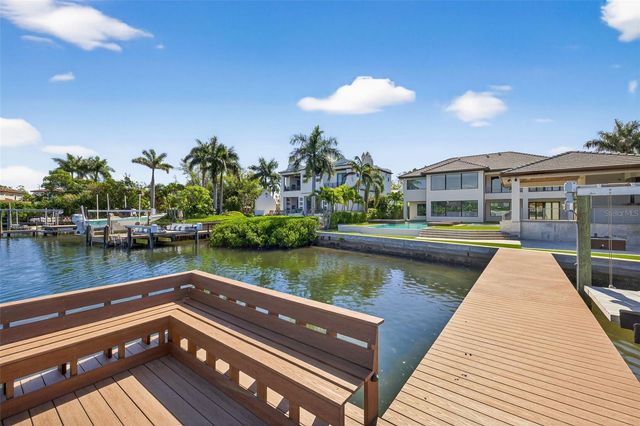 460 COFFEE POT RIVIERA NE, St Petersburg, FL 33704