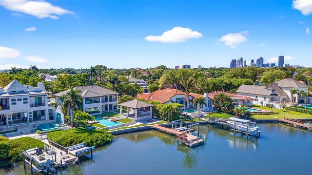 460 COFFEE POT RIVIERA NE, St Petersburg, FL 33704