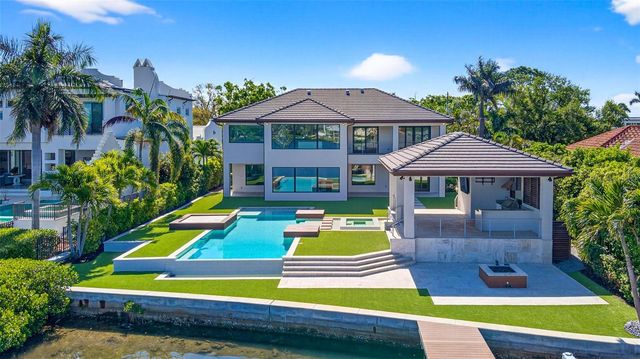 460 COFFEE POT RIVIERA NE, St Petersburg, FL 33704