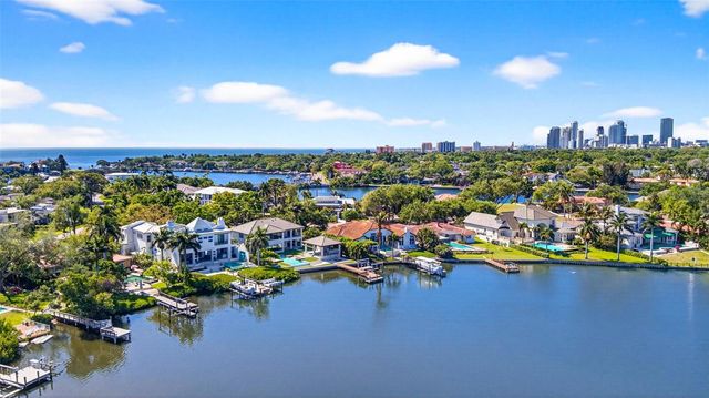 460 COFFEE POT RIVIERA NE, St Petersburg, FL 33704
