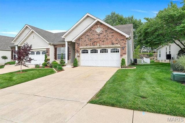 1708 Moss Rock Drive, St Charles, MO 63303