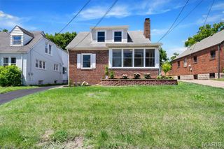 53 S Laclede Station Road, Webster Groves, MO 63119