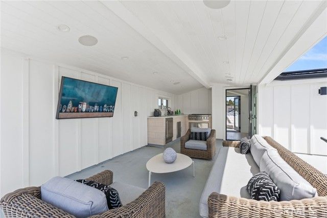 206 Apolena Avenue, Newport Beach, CA 92662