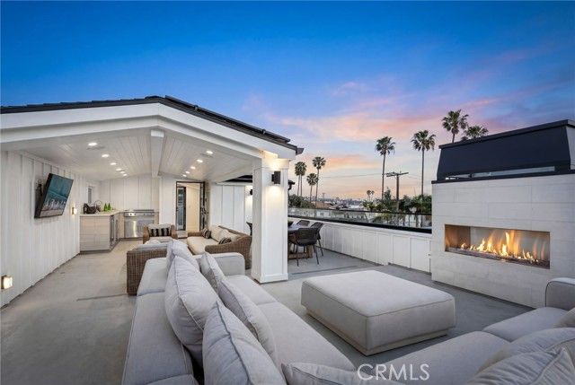 206 Apolena Avenue, Newport Beach, CA 92662