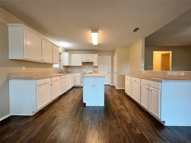 4021 Busch Gardens Drive, Fort Worth, TX 76123