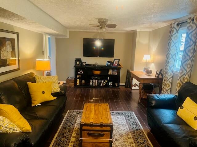 1365 Lilac LN, Salem, VA 24153