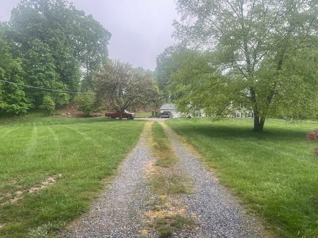 1365 Lilac LN, Salem, VA 24153