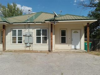 605 M L K BLVD B, Elgin, TX 78621