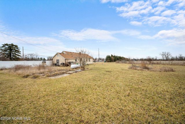 21682 County Road 51, Genoa, OH 43430