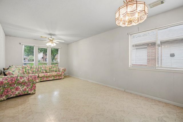1723 Oak Ridge Drive, Kemah, TX 77565