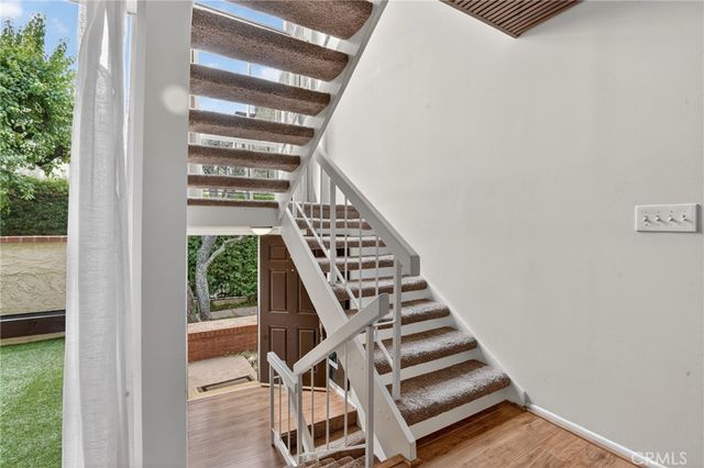 5267 Coldwater Canyon Ave B, Sherman Oaks, CA 91401