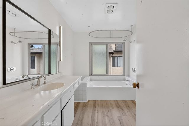 5267 Coldwater Canyon Ave B, Sherman Oaks, CA 91401