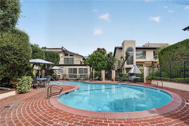 5267 Coldwater Canyon Ave B, Sherman Oaks, CA 91401