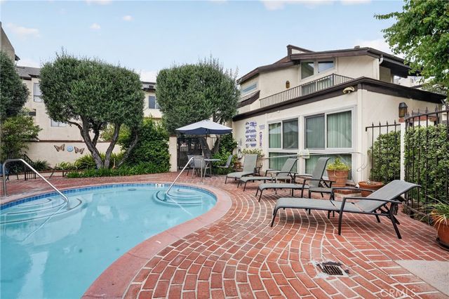 5267 Coldwater Canyon Ave B, Sherman Oaks, CA 91401