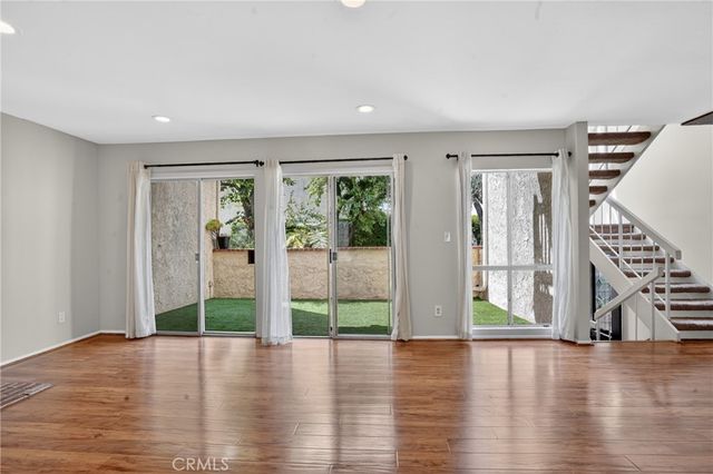 5267 Coldwater Canyon Ave B, Sherman Oaks, CA 91401