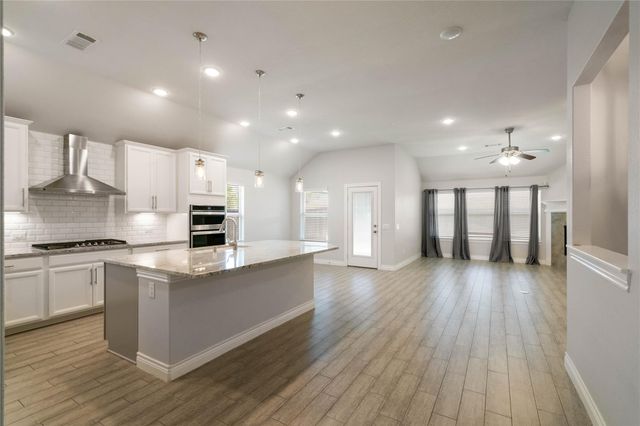 67 Pioneer Canyon Place, Tomball, TX 77375
