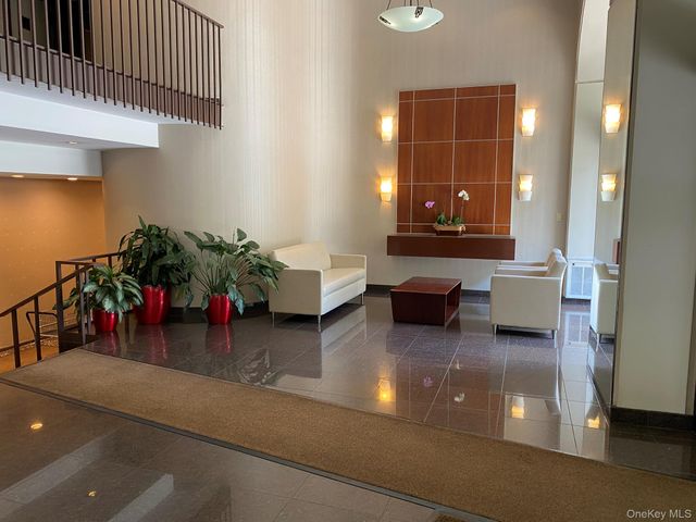 15 Stewart Place 10E, White Plains, NY 10603