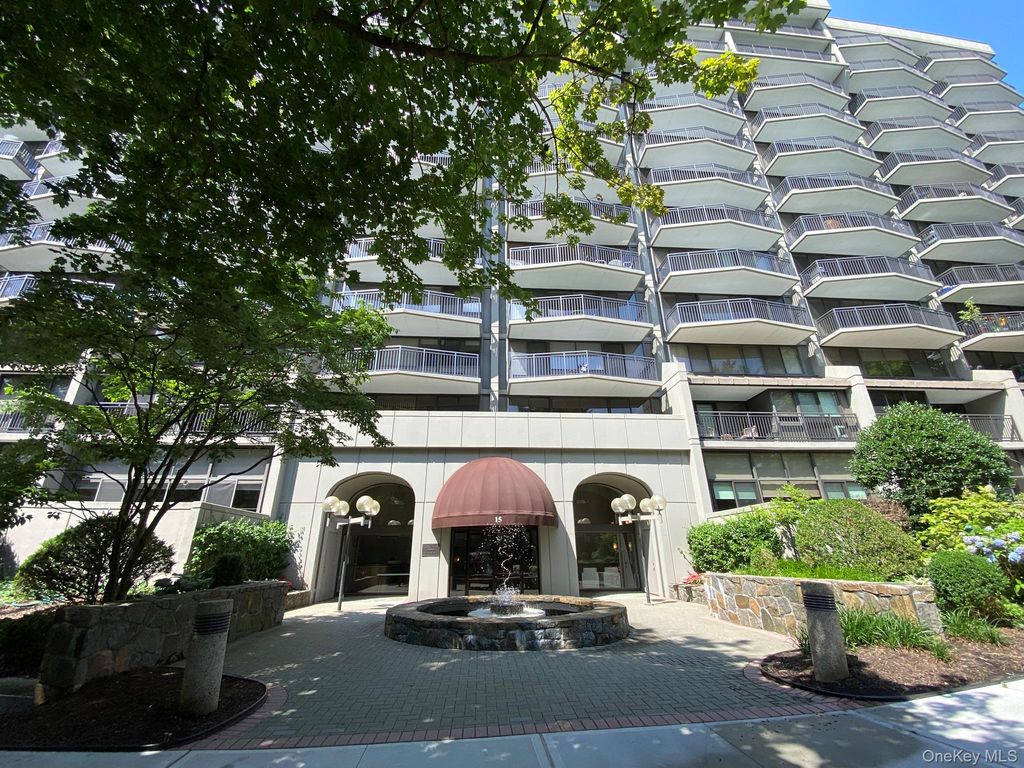 15 Stewart Place 10E, White Plains, NY 10603