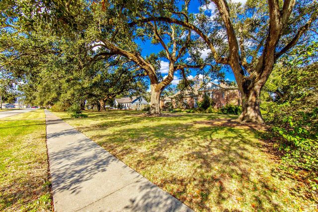 325 Crescent Boulevard, Houma, LA 70360