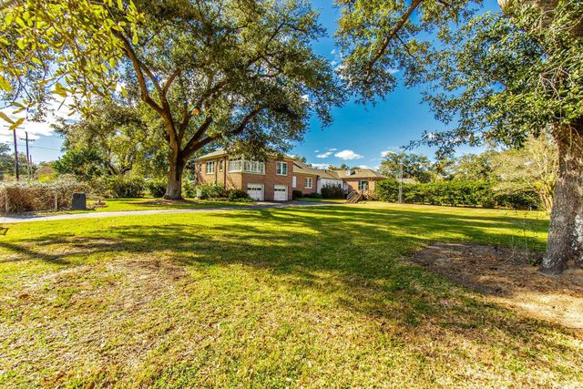 325 Crescent Boulevard, Houma, LA 70360