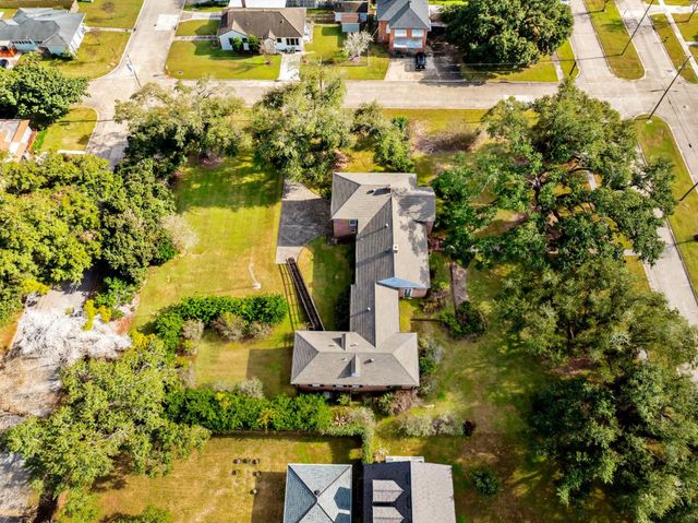 325 Crescent Boulevard, Houma, LA 70360