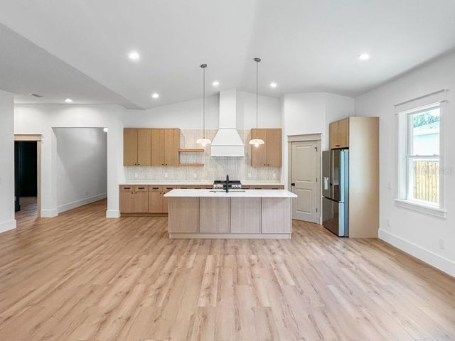 1601 GRAY STREET S, Gulfport, FL 33707