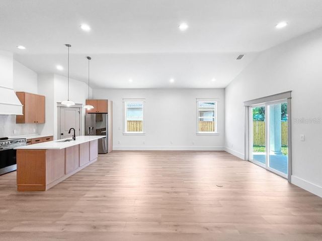 1601 GRAY STREET S, Gulfport, FL 33707