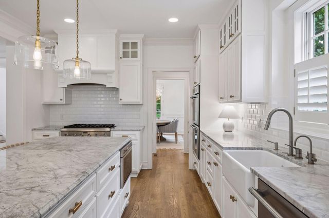 619 Gardner Street, Wayzata, MN 55391
