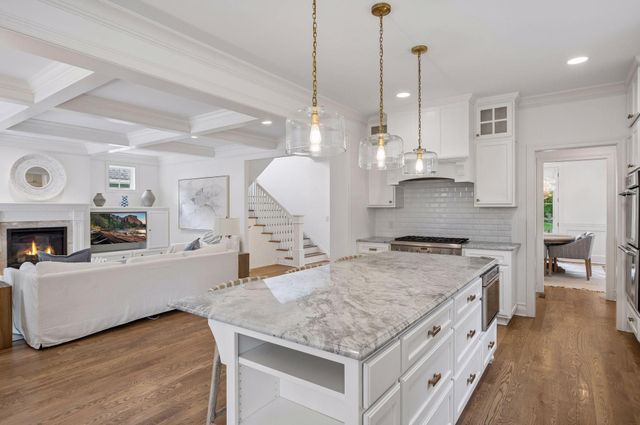 619 Gardner Street, Wayzata, MN 55391