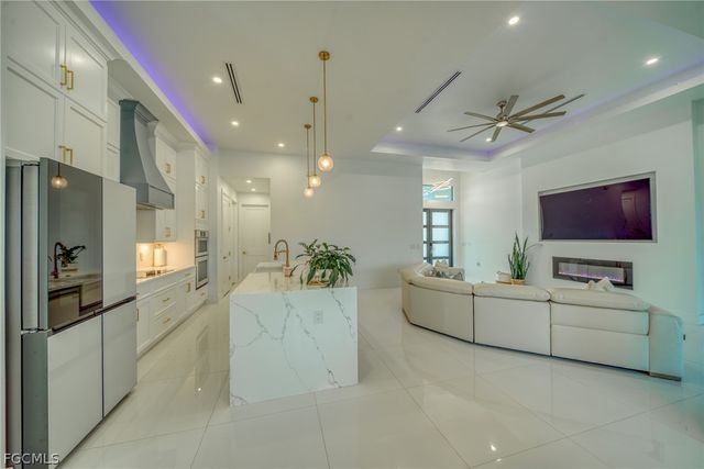 537 NW 18th PL, Cape Coral, FL 33993