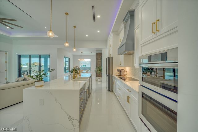 537 NW 18th PL, Cape Coral, FL 33993