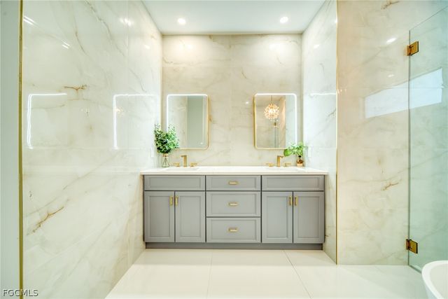 537 NW 18th PL, Cape Coral, FL 33993